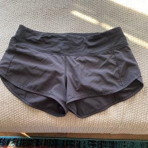 Lululemon - Speed Up Short - 2.5” - Size 6